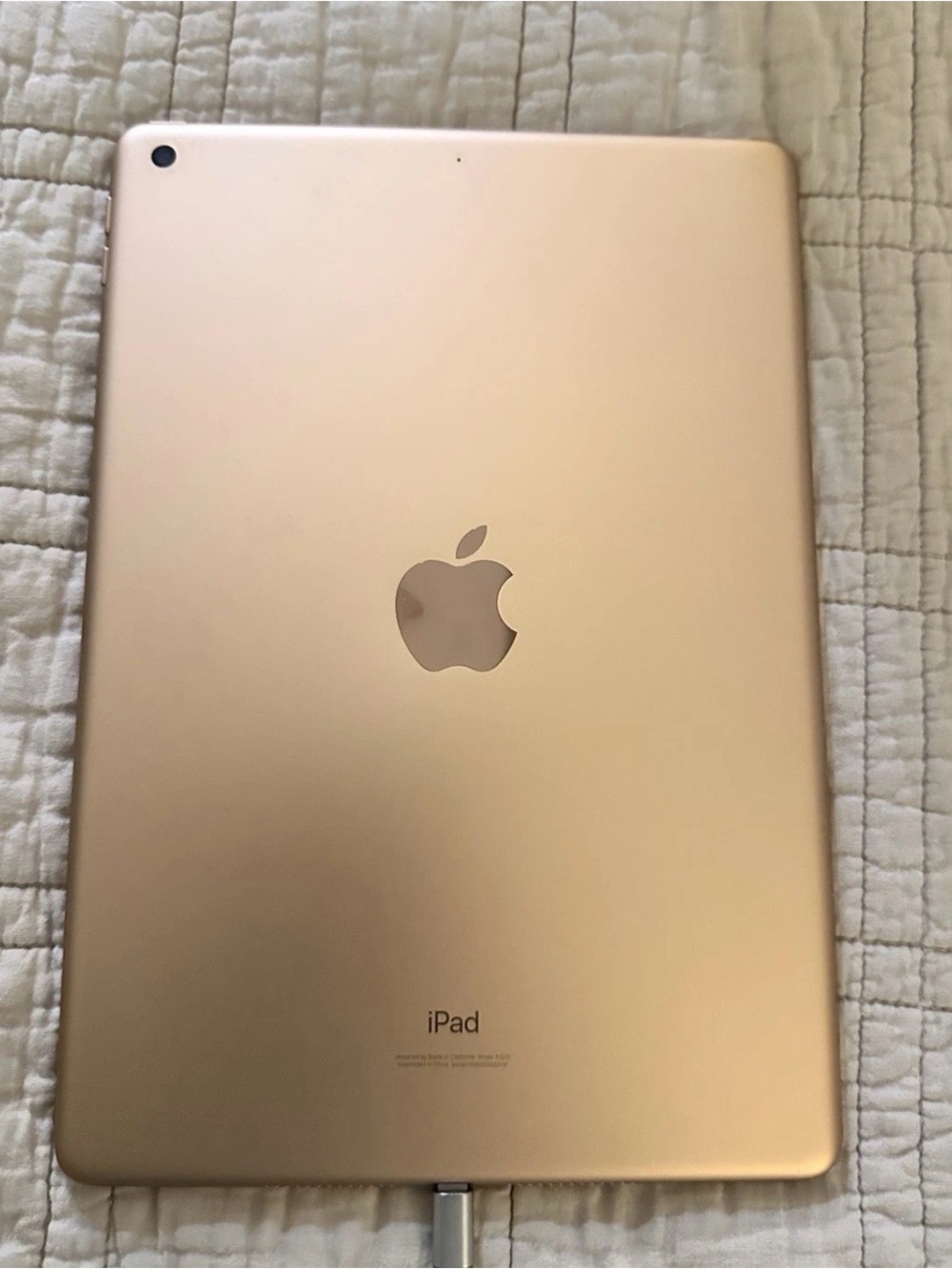 Gold iPad 8th Generation 32gb WiFi … Great Condition - Picture 2 of 5